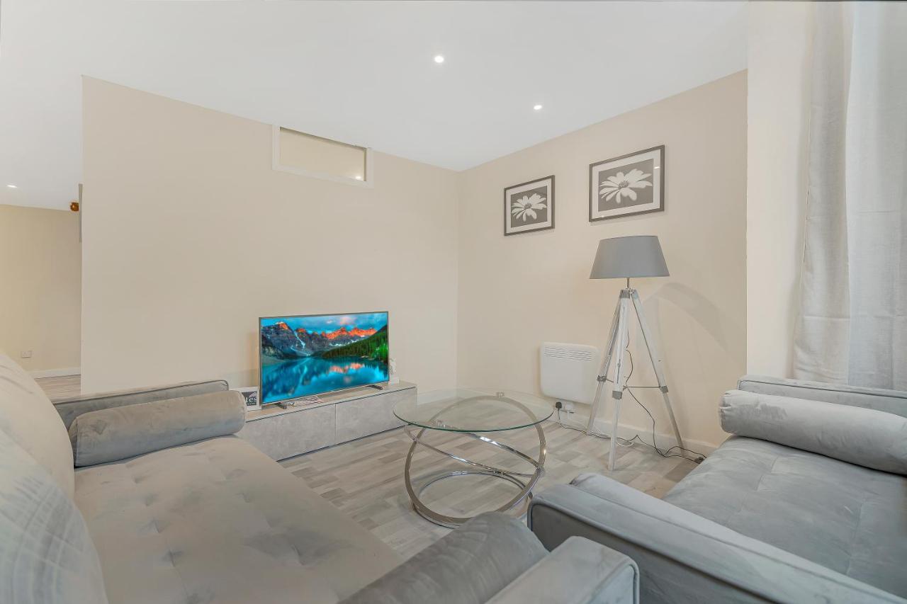 Suites By Rehoboth - Overcomers- Deptford London Luaran gambar