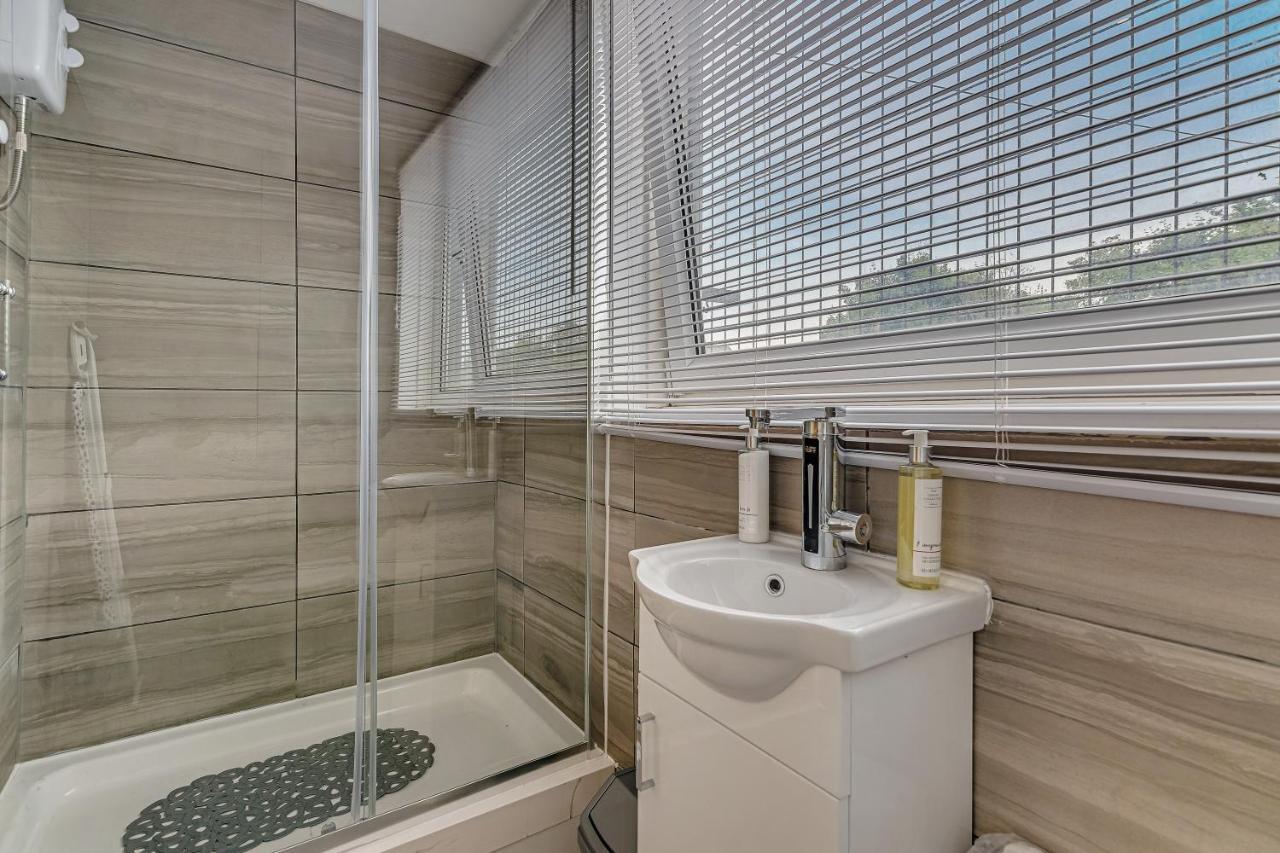 Suites By Rehoboth - Overcomers- Deptford London Luaran gambar