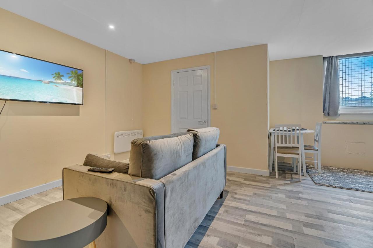 Suites By Rehoboth - Overcomers- Deptford London Luaran gambar