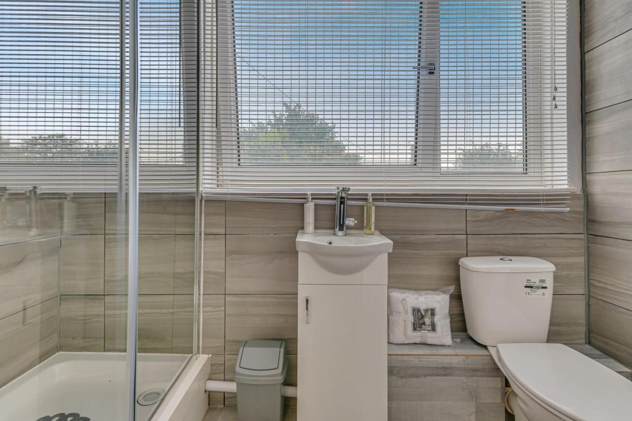 Suites By Rehoboth - Overcomers- Deptford London Luaran gambar